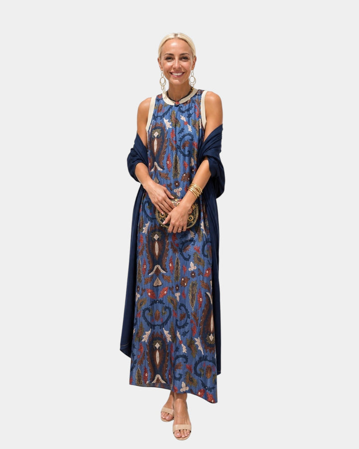 Lynette | Outfit with Dress and Light Vest