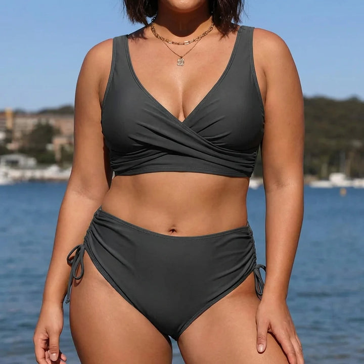 Sarena | Your tummy-shaping bikini set with a stylish V-neck