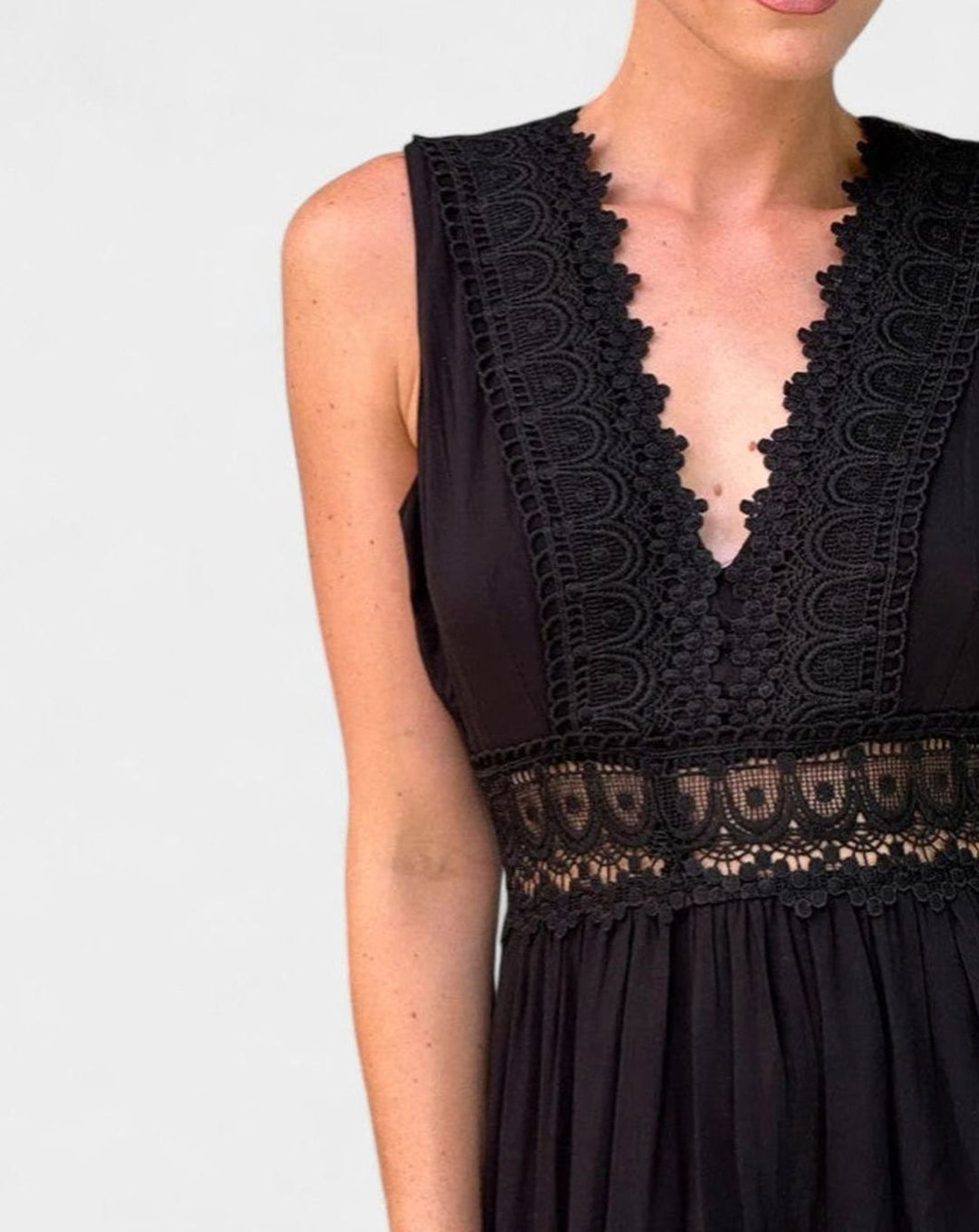 Women's V-Neck Crochet Lace Tiered Sleeveless Midi Dress