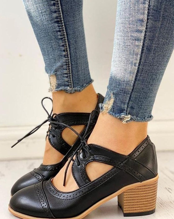 Women's Vintage Brogue Lace-Up Cutout Block-Heel Pumps - Black